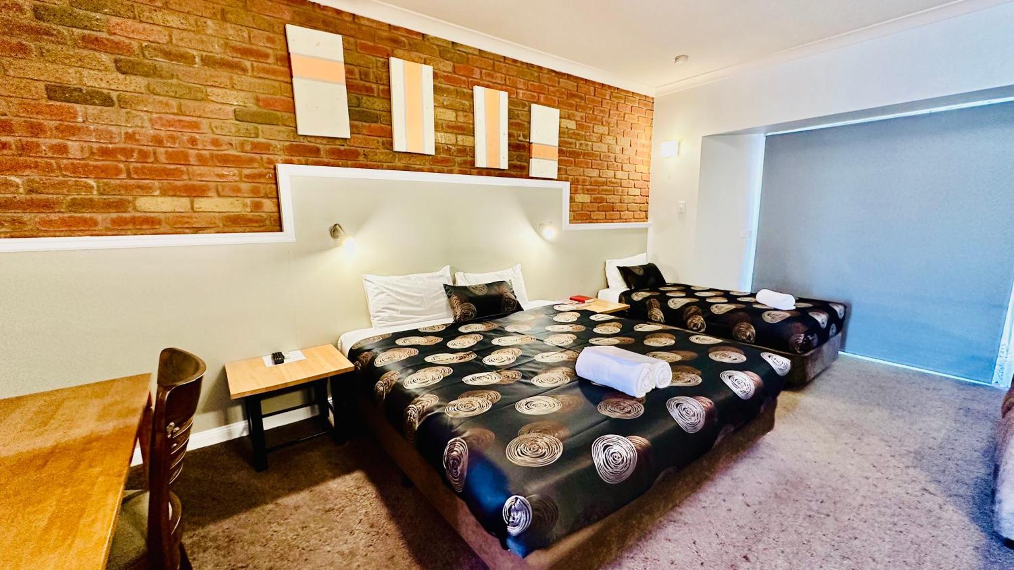 Early Australian Motor Motel 4*